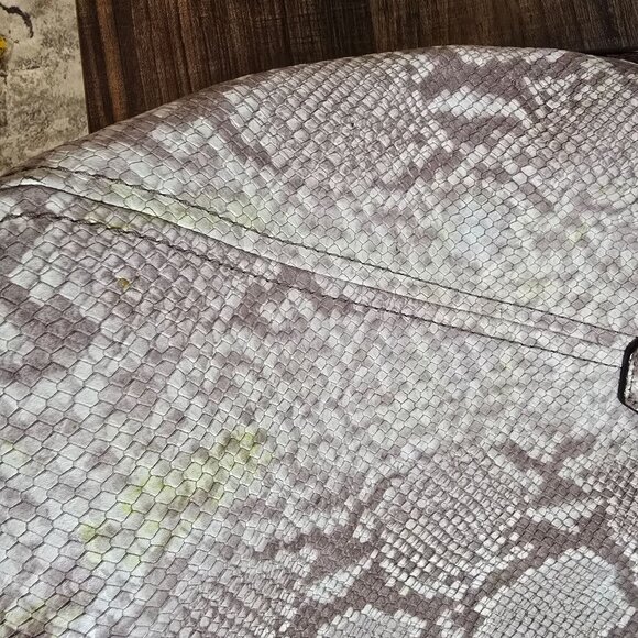 Michael Kors Snakeskin Tote Bag With Gold Hardware & Tassel Accent READ - Picture 4 of 16